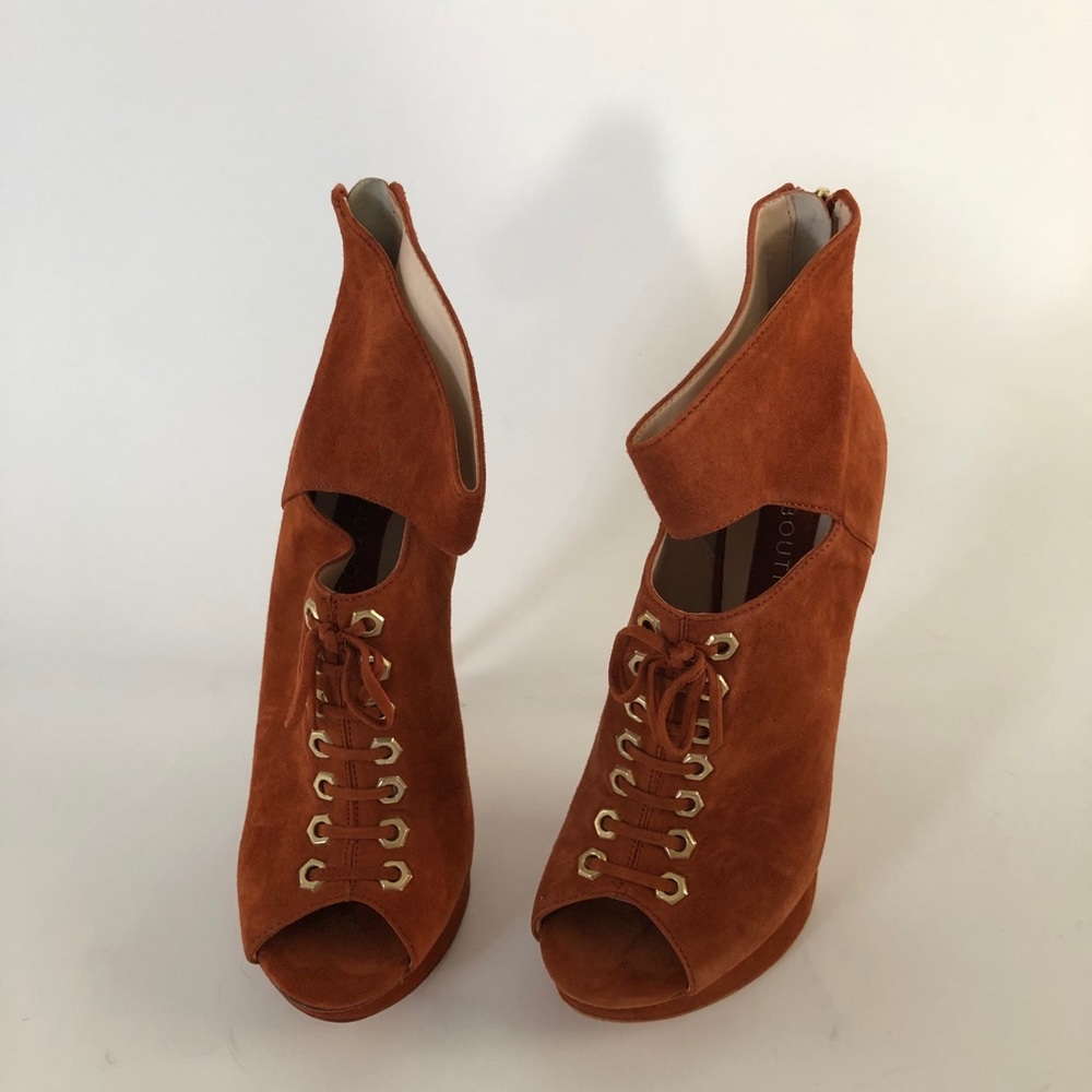 Boutique9 NWT Platform Suede Booties in a Caramel color. Runs big.
